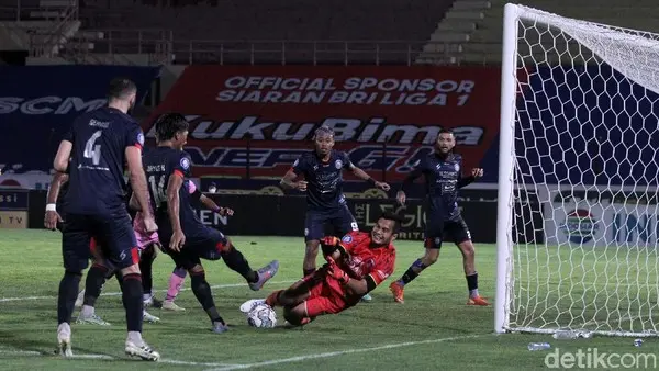 PusatFocus - Arema FC Vs Persita