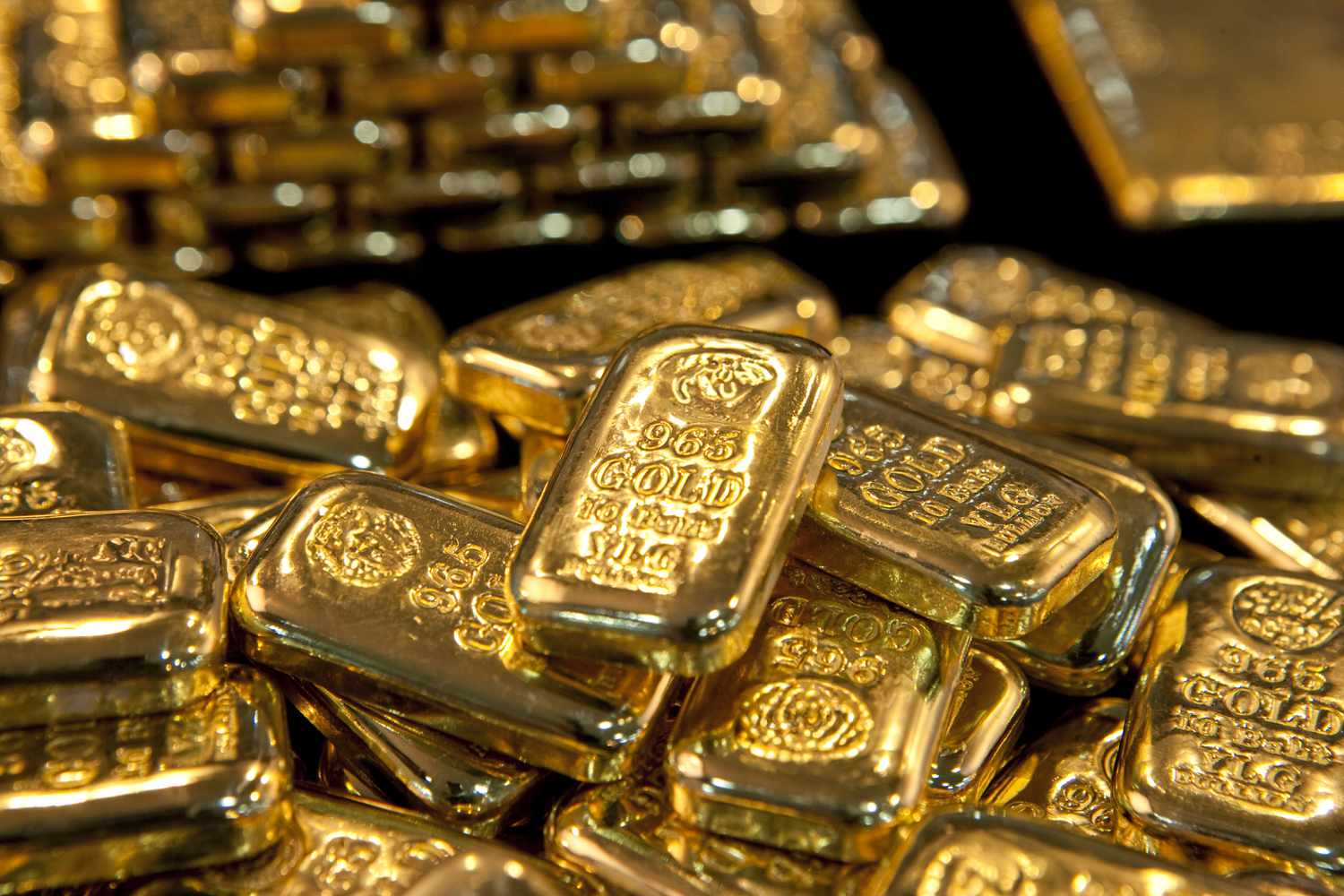 Harga Emas Naik Tajam
