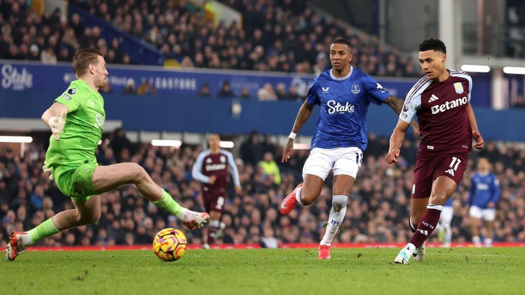 PusatFocus - Aston Villa Melawan Everton