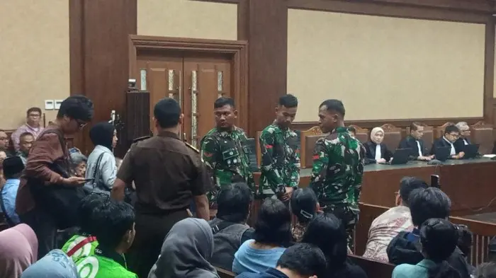 PusatFocus - Sidang Nadiem Terdapat Kehadiran 3 Tentara TNI