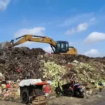 PusatFocus - Tumpukan Sampah Pasar Kramat Jati