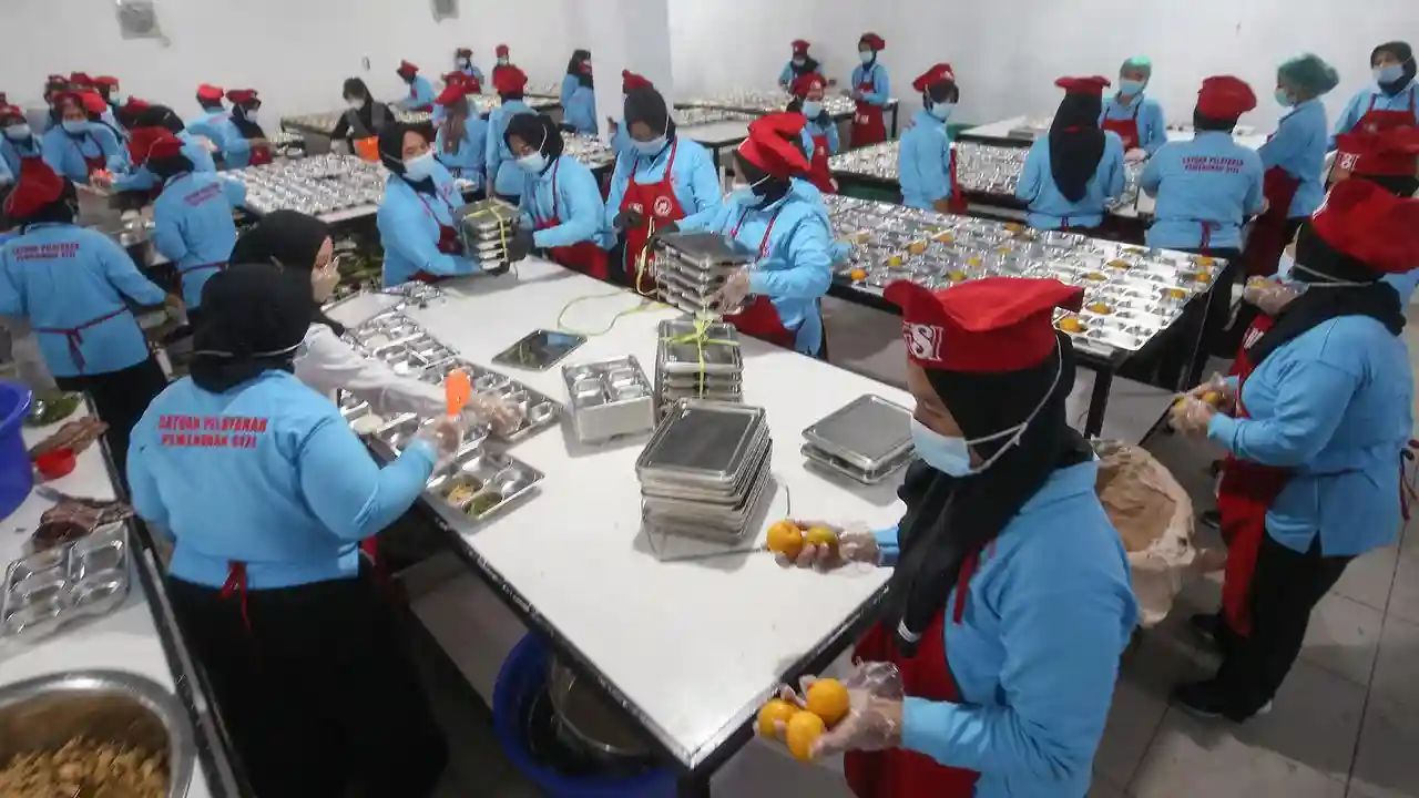 Buntut Kasus Siswa Keracunan MBG