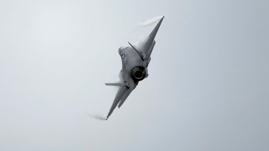Pesawat Jet Tempur F-35 Tembak Jatuh Drone Shaded Iran