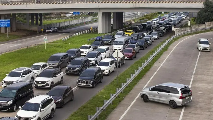 Arus Balik Lebaran Banyak Kendaraan Mulai Memadati Tol Cipali