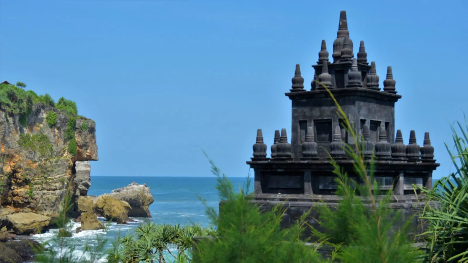 Wisata Pantai Ngobaran